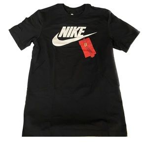 Nike Men’s Lunar New Year Red Pocket T-shirt Small